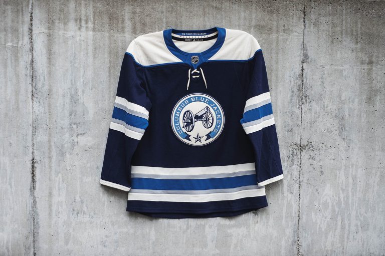 Columbus Blue Jackets tuo takaisin sininen ja valkoinen vaihtoehtoinen paita